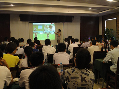 公司总部召开业务及推广人员例会